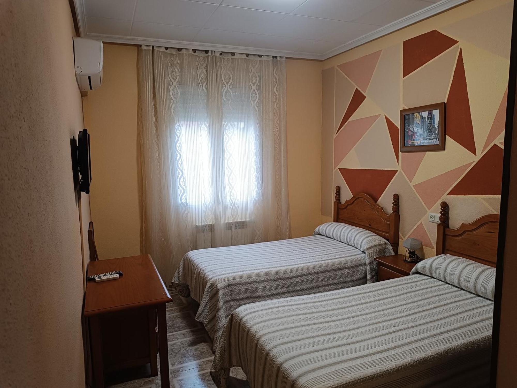 Hostal Avila Оканья Екстер'єр фото
