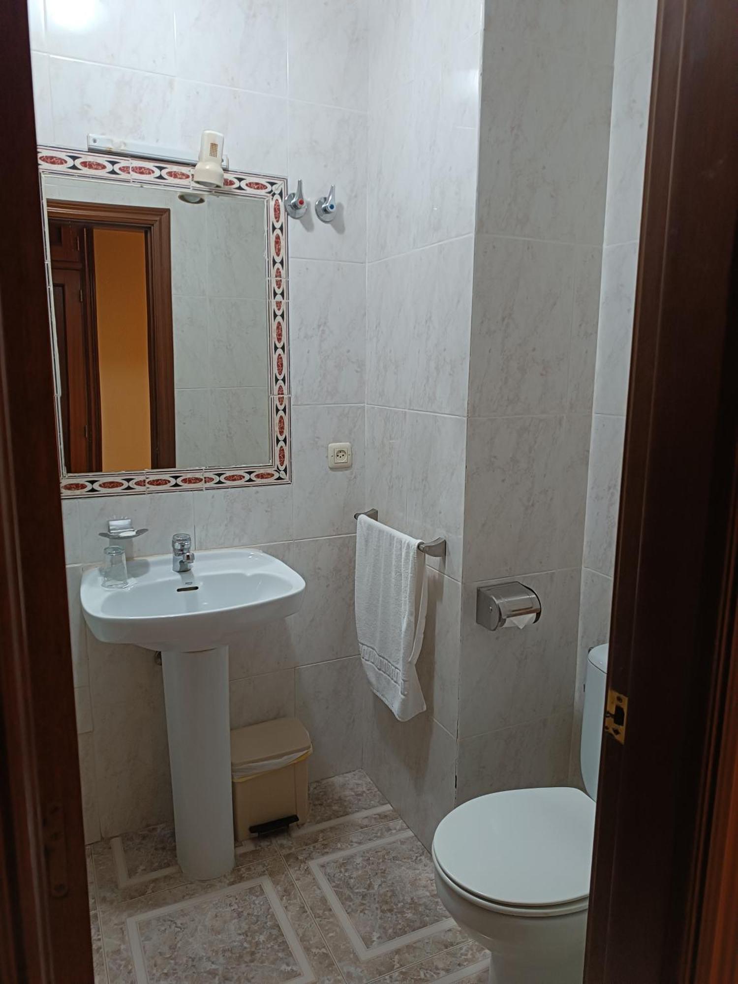 Hostal Avila Оканья Екстер'єр фото