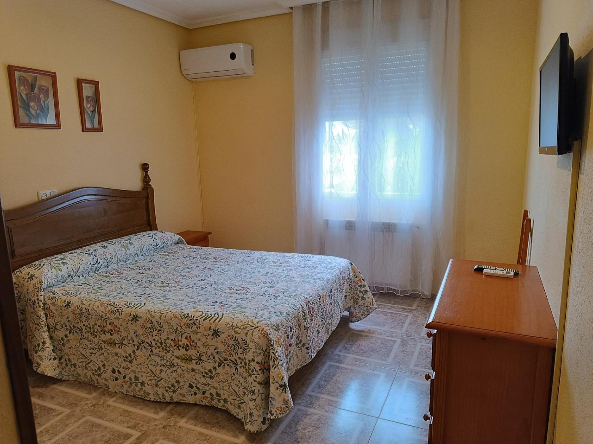 Hostal Avila Оканья Екстер'єр фото