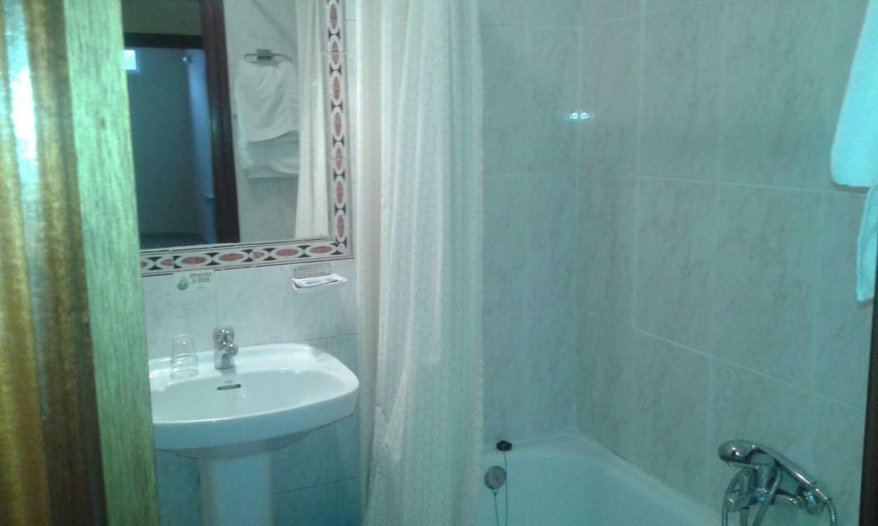 Hostal Avila Оканья Екстер'єр фото