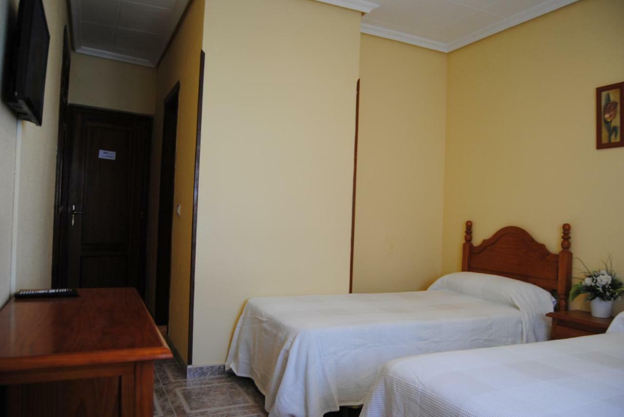 Hostal Avila Оканья Екстер'єр фото