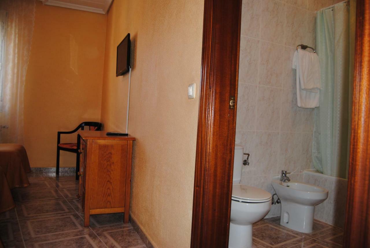 Hostal Avila Оканья Екстер'єр фото
