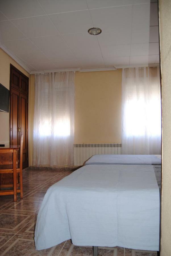 Hostal Avila Оканья Екстер'єр фото