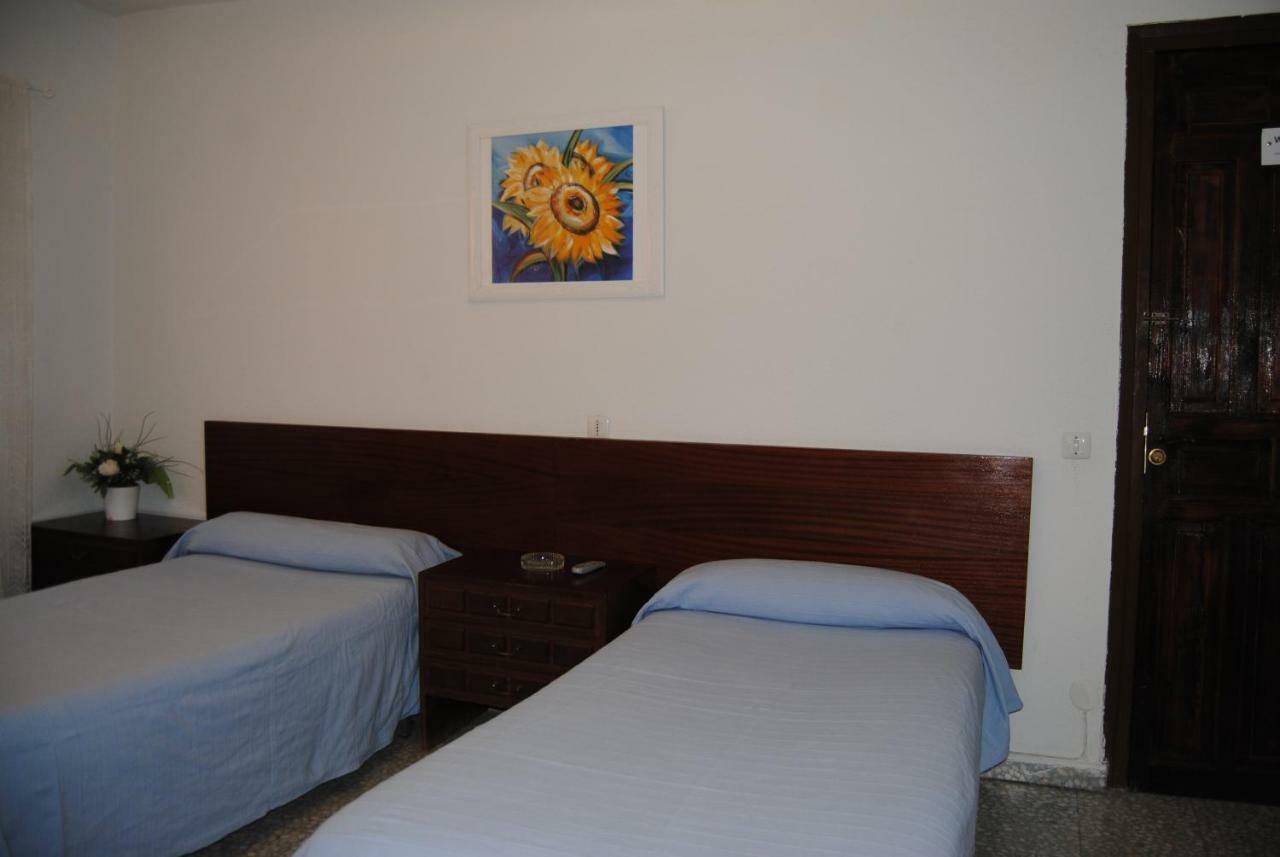 Hostal Avila Оканья Екстер'єр фото