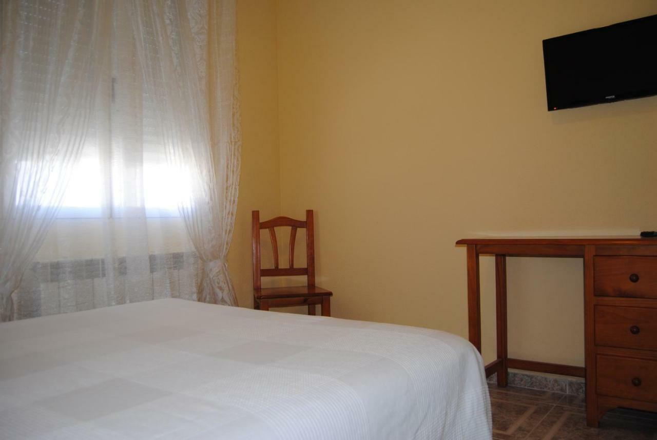 Hostal Avila Оканья Екстер'єр фото
