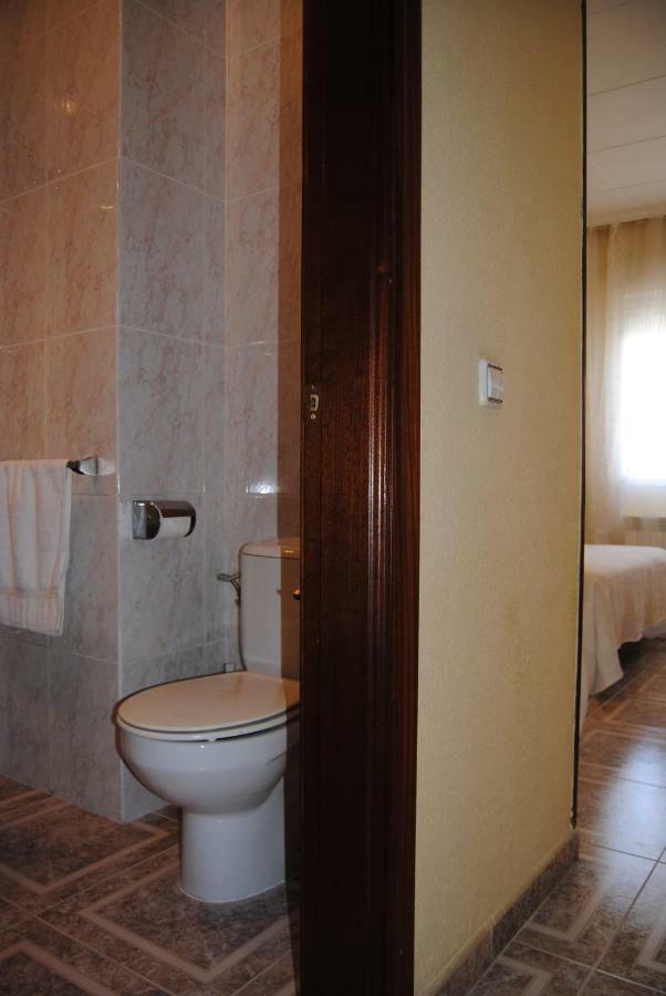 Hostal Avila Оканья Екстер'єр фото