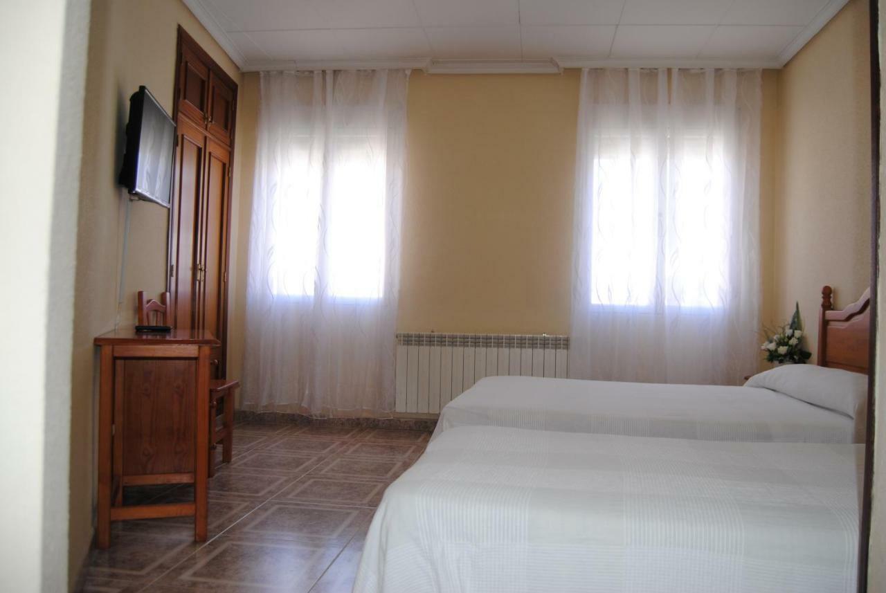 Hostal Avila Оканья Екстер'єр фото