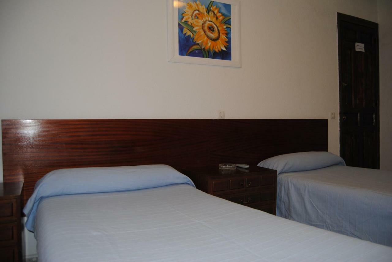 Hostal Avila Оканья Екстер'єр фото