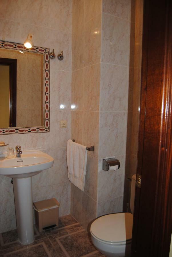 Hostal Avila Оканья Екстер'єр фото