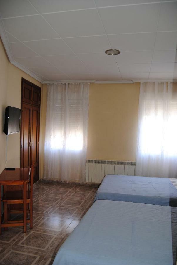 Hostal Avila Оканья Екстер'єр фото