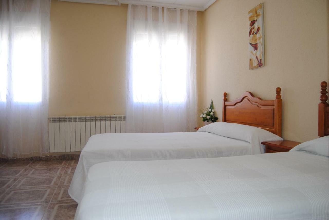 Hostal Avila Оканья Екстер'єр фото