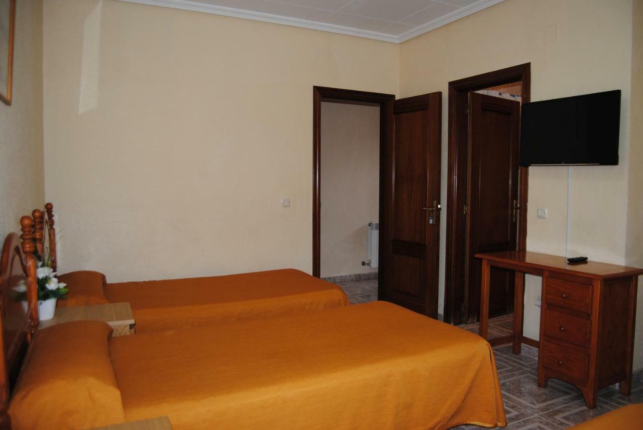 Hostal Avila Оканья Екстер'єр фото