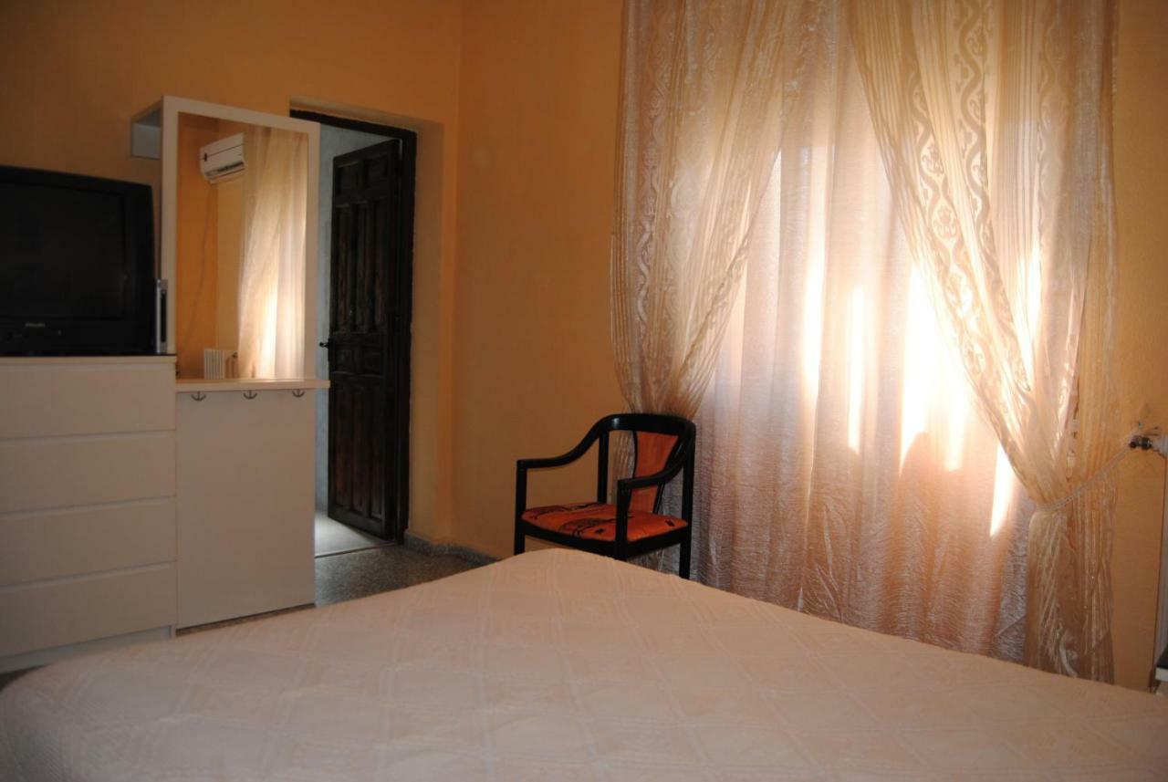 Hostal Avila Оканья Екстер'єр фото