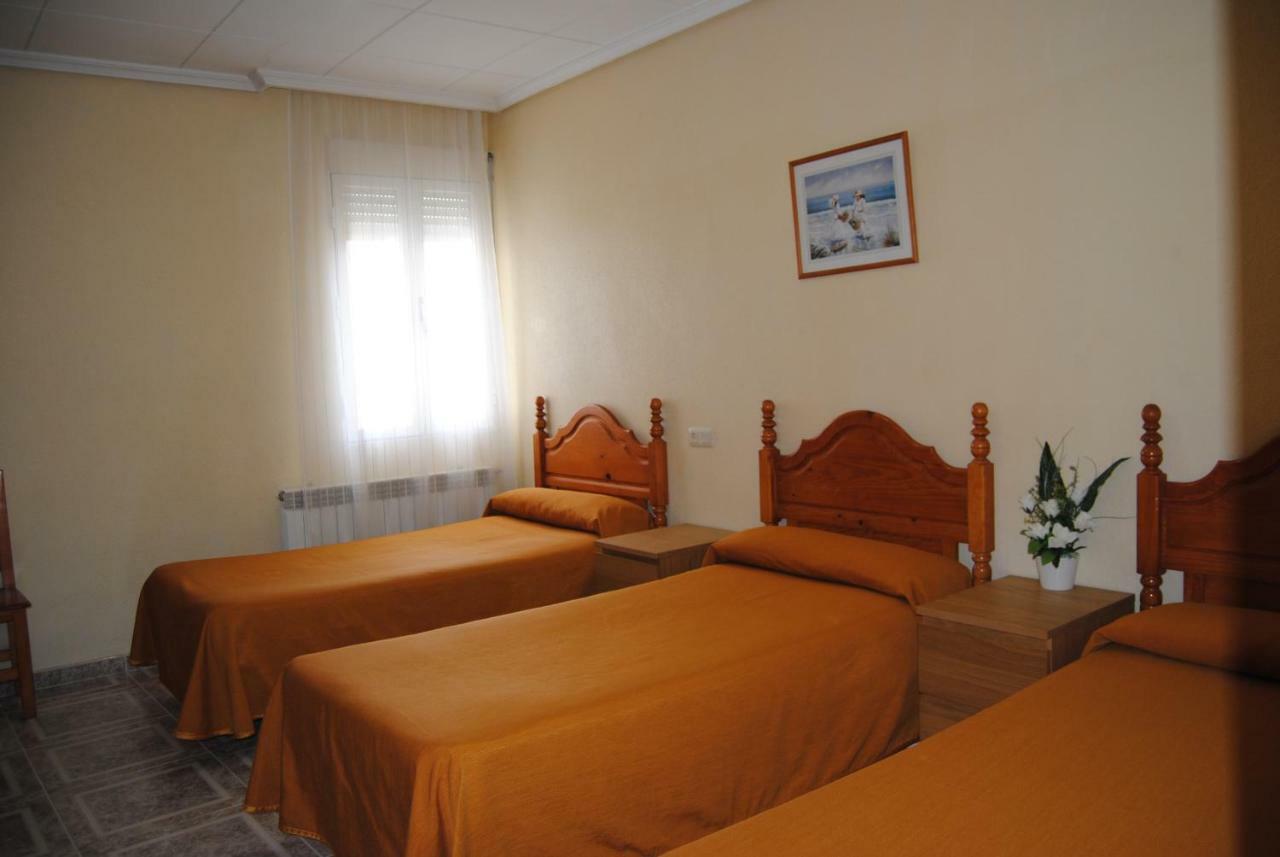 Hostal Avila Оканья Екстер'єр фото