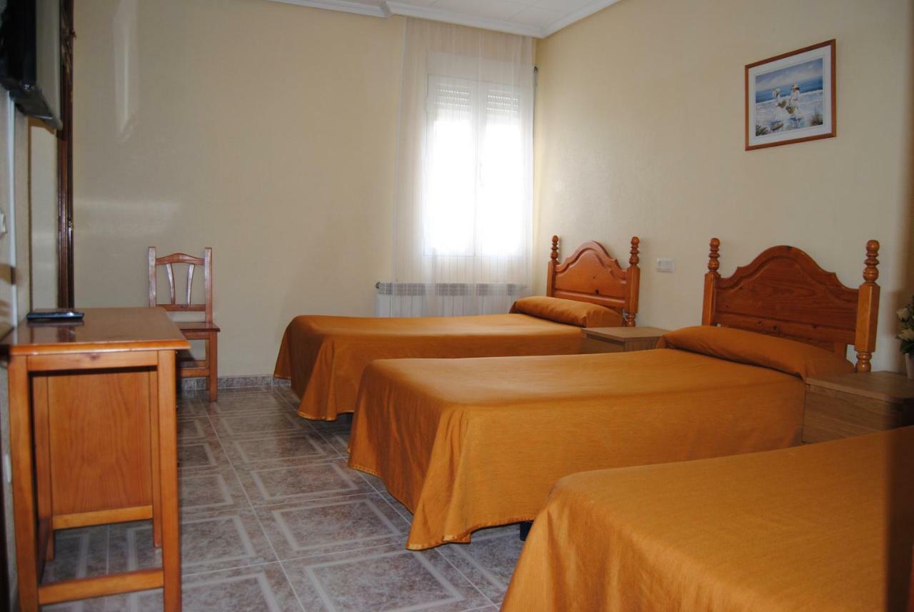 Hostal Avila Оканья Екстер'єр фото
